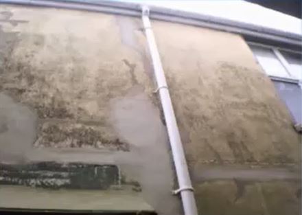 Cracks in wall of 22 College street